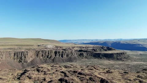 Drone Flight Over Rocky Cliffs with Canyon View – Eastern Washington 库存影片 315253982