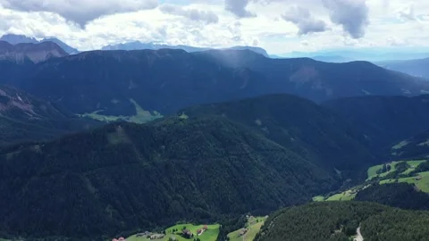 Drone flight over Seiser Alm in South Tyrol in Italy Vidéo 138363491
