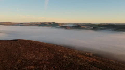 A drone flight over a stunning winter cloud inversion at The Roaches in the.. 스톡 동영상 296881160