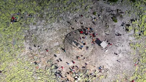 Drone flight over the top of Mount Khomyak Video stock 171182154