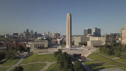 Drone Flight over WWI Memorial, Kansas City 스톡 동영상 151112042
