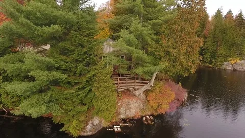 Drone flight over yurt on a lake in Canada 스톡 동영상 86809939