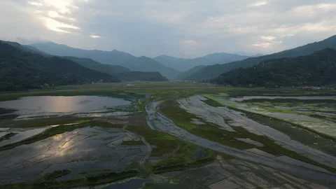 Drone flight through the beautiful Himalayan valley with rice fields. Vídeo Stock 246951506