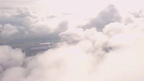 Drone flight through the clouds Vidéo 97137377