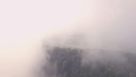Drone flight through the clouds Vidéo 97137515