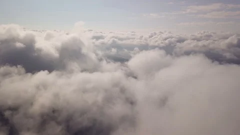 Drone flight through the clouds Vidéo 97137915