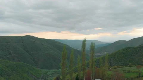 Drone flight through the forest mountains Vídeos de archivo 193987393