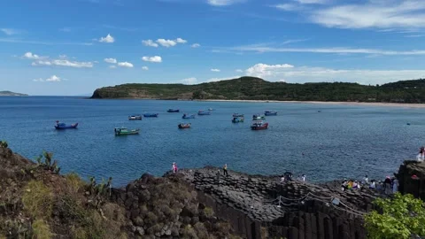 Drone flight toward Ganh Da Dia (Da Dia Reef), Dak Lak (Phu Yen), Vietnam 库存影片 339407059