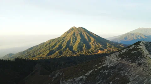 Drone Flight Towards Mount Merapi 스톡 동영상 146105098