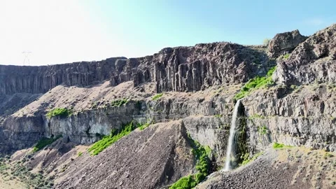 Drone Flight Towards Waterfall Flowing into Canyon 库存影片 314479797