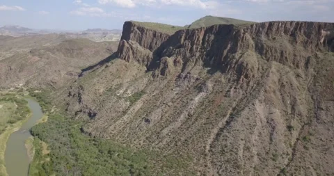 Drone — floating over the epic mountains in Big Bend with Rio Grande down Vídeo Stock 278479753