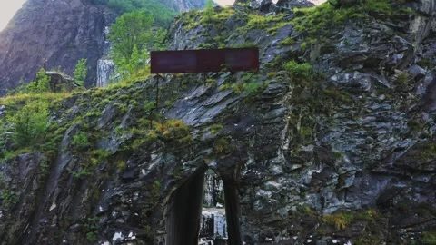 Drone fly up in front of abandoned white marble quarry in Carrara, Italy. 库存影片 251643595