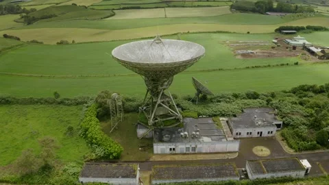 Drone fly over parabolic antenna radio station on cloudy day in Sao Miguel Vídeos de archivo 263299512
