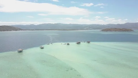 Drone fly over in a remote sandbar with aqua and turquoise blue sea. Video stock 114673318