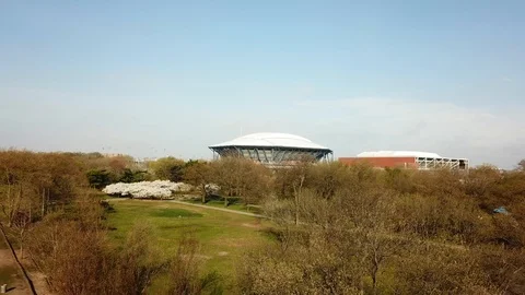 Drone fly to Queens Tennis complex Video stock 106685963