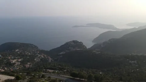 Drone Flying Along Grande Corniche Toward Èze Village Vidéo 331662059