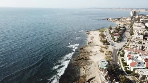 Drone Flying Alongside The Shore Of La Jolla, San Diego With Beautiful Видео 105930583