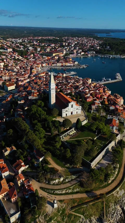 Drone flying around saint euphemia church in rovinj, croatia 스톡 동영상 336472855