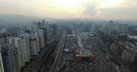 Drone flying in ascent over Santa Fe Mexico City Vidéo 72414729
