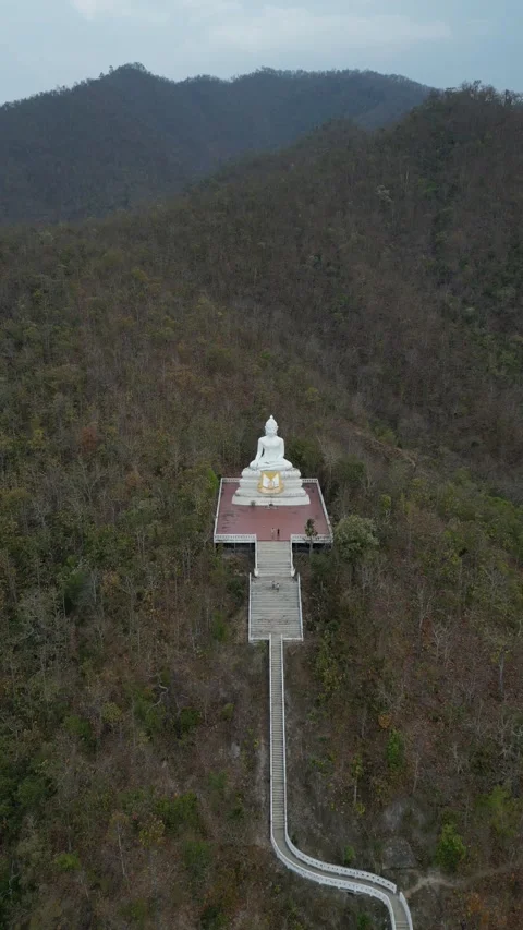 Drone Flying Away from White Buddha Statue in Pai, Mae Hong Son, Thailand Stock-Footage 335570978