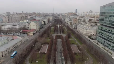 Drone flying backward over a city boulevard Video stock 333605144