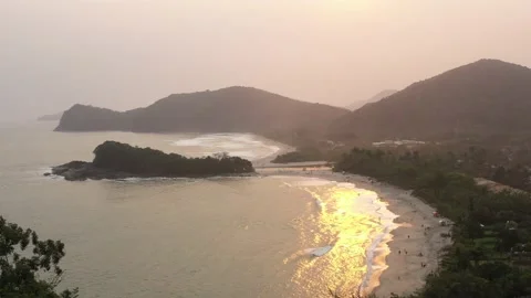 Drone Flying Backwards During Sunset over Stunning Brazilian Beach Vidéo 141130418