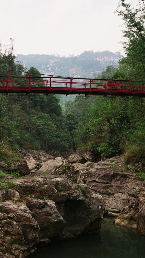 Drone Flying Below Traditional Bridge with Tourist Couple Walking Above in Sa Vídeo Stock 340281105