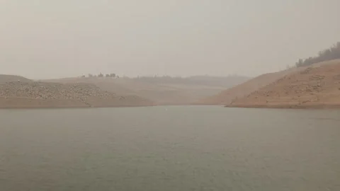 Drone Flying between a small valley on a misty day 库存影片 251838918