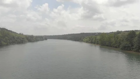 Drone Flying Directly over the River 库存影片 93413436