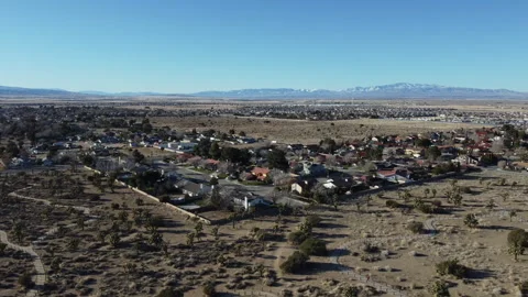 Drone Flying Forward Over Lancaster Desert Neighborhood Stockbeeldmateriaal 335736145