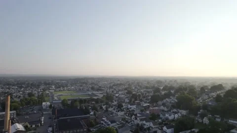Drone flying high towards beautiful misty horizon city 스톡 동영상 160072060