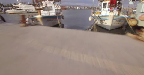 Drone flying low between boats Vídeos de archivo 64972584