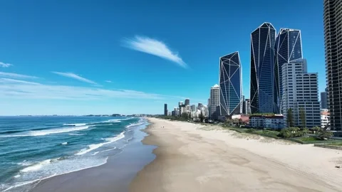 Drone flying low featuring the Jewel Building in Surfers Paradise Vídeo Stock 328988082