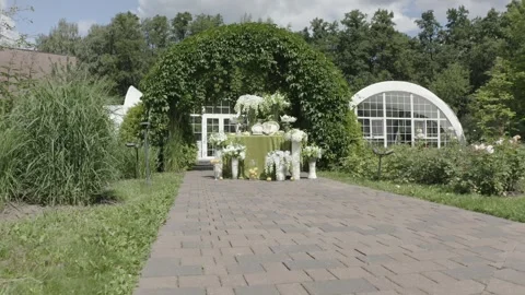Drone flying low toward decorative setup Vidéo 329540278