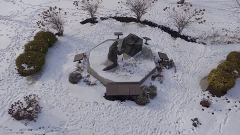 Drone Flying near Small, Progressive City on Cloudy Day in Winter Vidéo 312483269