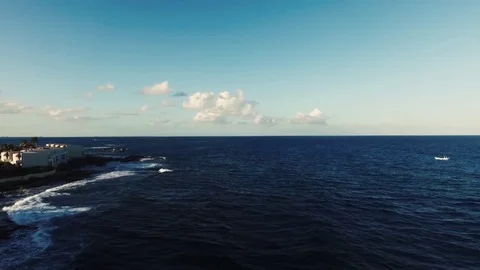 Drone flying over beach in Isla Mujeres Mexico over waves Vidéo 72412865
