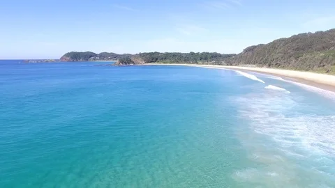 Drone flying over blue, calm ocean 스톡 동영상 87106664