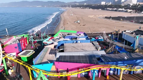 Drone flying over carousel on santa monica pier Vídeo Stock 224933584