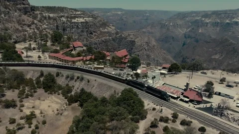 Drone flying over Chepe train in the Sierra Tarahumara in Chihuahua Mexico Vidéo 243955285