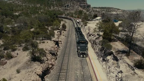 Drone flying over Chepe train in the Sierra Tarahumara in Chihuahua Mexico Vidéo 243955858