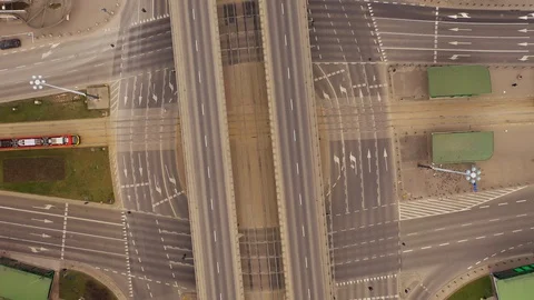 Drone flying up over empty round aboout in center of Warsaw 스톡 동영상 127609195