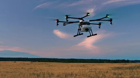 Drone flying over fields Vídeo Stock 81444067