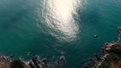 Drone flying over forest and islands.. Vidéo 171973990