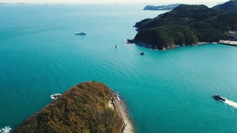 Drone flying over forest and islands.. Stock-Footage 171973991