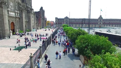 Drone flying over Metropolitan Cathedral porsche National Place Zocalo Mexico Vidéo 74600161