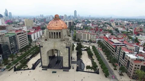Drone flying over the monument to the Revolution in Mexico City Vidéo 74604545