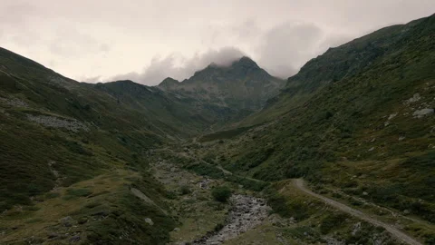 Drone flying over mountain river in front of Spadolazzo peak in Madesimo Vidéo 251546179