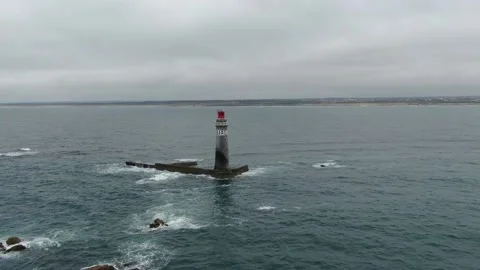 DRONE FLYING OVER AN OLD LIGHTHOUSE LOST ON THE OCEAN 스톡 동영상 131940211