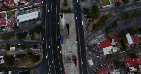 Drone flying over periferico Torres de Satelite Mexico City Vidéo 74628313