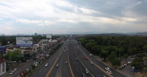 Drone flying over periferico Torres de Satelite Mexico City Vidéo 74628433